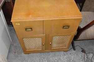 lot 59 image: Radio phonograph