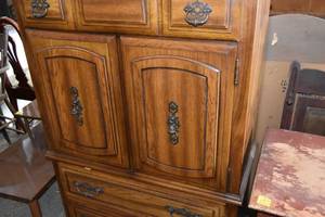 lot 61 image: 6 drawer chest