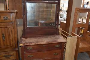 lot 62 image: Old 3 drawer chestmirror