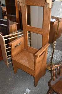 lot 65 image: Entrance bench w storage
