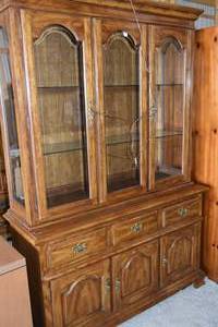 lot 72 image: China hutch Very Nice clean unit