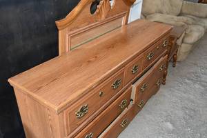 lot 77 image: Dressermirror w2 dr