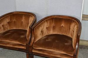 lot 80 image: 2 Brown chairs (very clean matching chairs)