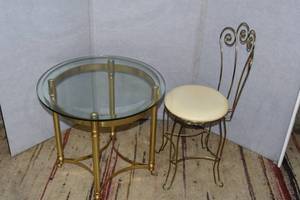 lot 88 image: Coffee tableIce cream chair