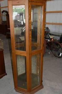lot 91 image: Cabinet w glass shelves