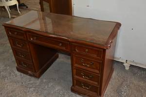 lot 92 image: Desk w glass top