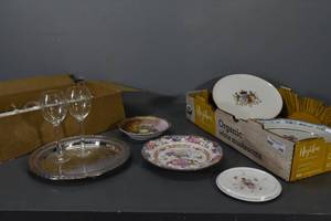 lot 120 image: 8 Stemware, servingware