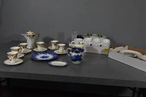 lot 122 image: China dishes