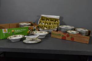 lot 123 image: Noritake Elysian China 12 place setting