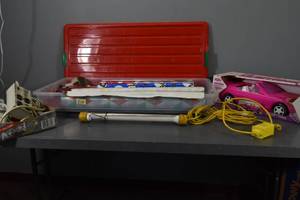 lot 125 image: Christmas wrap, car, light, power outlets