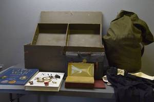lot 130 image: Navy items