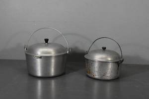 lot 153 image: 2 Aluminum Dutch ovens