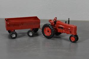 lot 159 image: Farmall 300 Tractorwagon