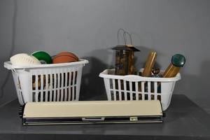 lot 178 image: Sunline retractible clothesline