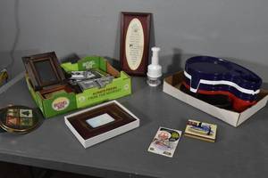 lot 185 image: Serving trays,frames