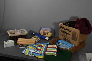 lot 189 image: Linens, Garmin,Basket