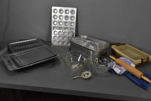 lot 193 image: Roaster and kitchenware