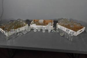 lot 205 image: Assorted glasses
