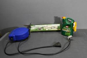 lot 212 image: Retractible grounded cord