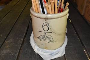 lot 253 image: Cracked Crock with small baseball bats