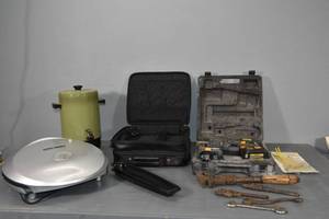 lot 268 image: George Foreman Grill, coffee pot