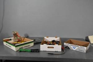 lot 273 image: Screwdrivers, pullers, allen wrenches