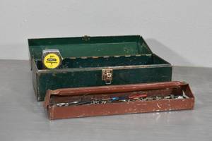 lot 293 image: Green tool box and contents