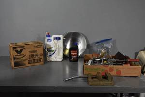 lot 298 image: 6) 5W 30 qts, drill vise, winch