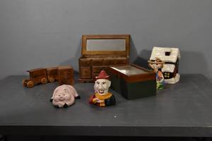 lot 305 image: Cast Clown and other Banks