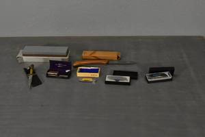 lot 316 image: Shaver, Sharpening stone, knife