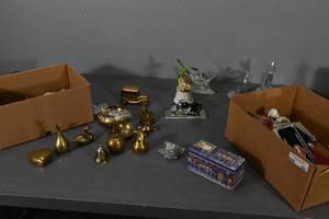 lot 322 image: Belt Buckles, Brass & Glass items