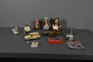 lot 324 image: Schwanns truck, figures, cards