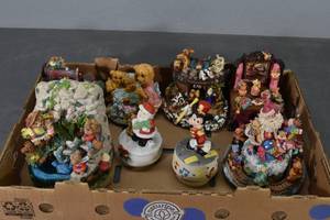 lot 325 image: Music Boxes