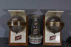 lot 345 image: Schlitz Globes that light  bottle