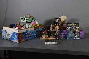 lot 352 image: Toys Star Wars & Star Trek
