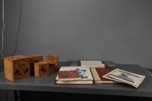 lot 354 image: Wood Canister set, Books, rug