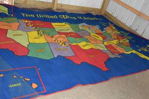 lot 421 image: 9 X 12 US Map Rug
