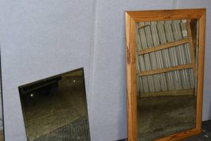 lot 435 image: Large and small mirrors-1 chip
