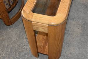 lot 437 image: Couch table wglass insert