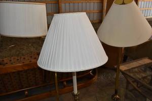 lot 439 image: 2) Floor Table lamps & floor lamp