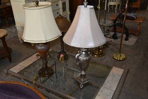 lot 440 image: Three table lamps