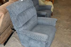 lot 447 image: Lazy Boy Swival Recliner