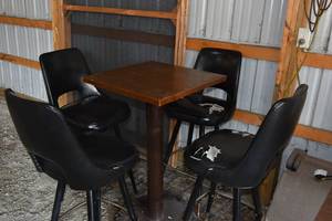 lot 449 image: Tall Table & 4 Bar stools