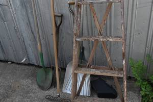 lot 455 image: Step ladder, rakes, scoop, fork