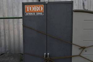 lot 459 image: Metal 2 Door cabinet 36 X 24