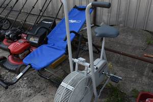 lot 463 image: Exercise bike & AB lounger II