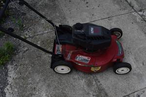 lot 464 image: Non-Running Toro mower TO