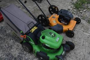lot 469 image: Lawn Boy & Poulan mowers