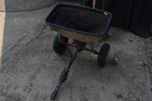 lot 474 image: Pull Type Agri Fab Fert. spreader