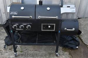 lot 476 image: Smoke Hollow gas grillno tank